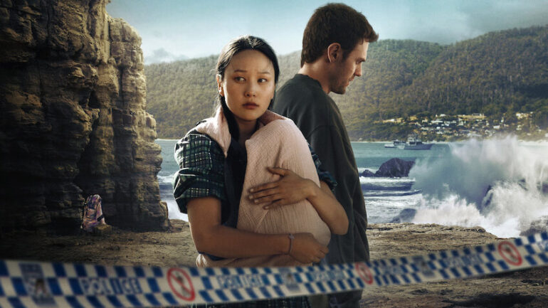 Netflix新剧《活下来的我们》：简·哈珀惊悚力作，探寻澳洲海滨小镇挥之不去的罪恶感与秘密