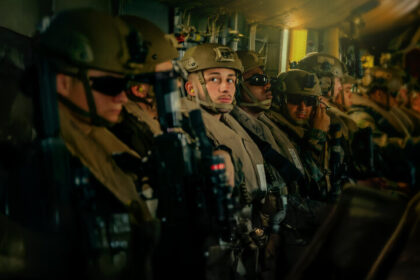 《战地青春：直击美国海军陆战队》