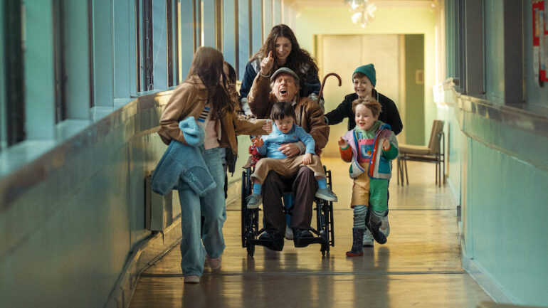 凯特·温斯莱特导演处女作《再见六月》重新定义 Netflix 假日催泪大片：深度评论与专题报道